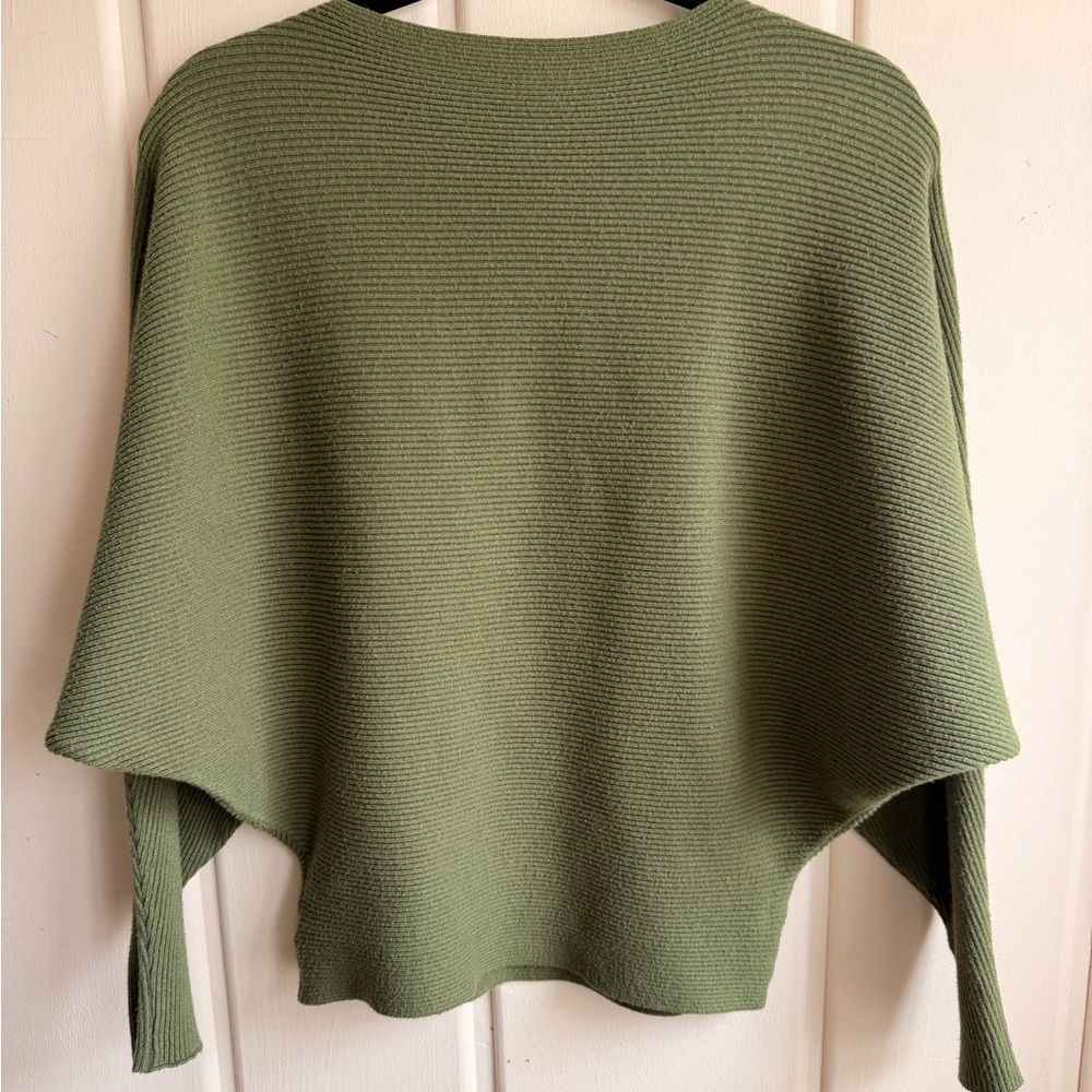 Olive Green Women's Batwing Sweater SzM - Picture 2 of 2